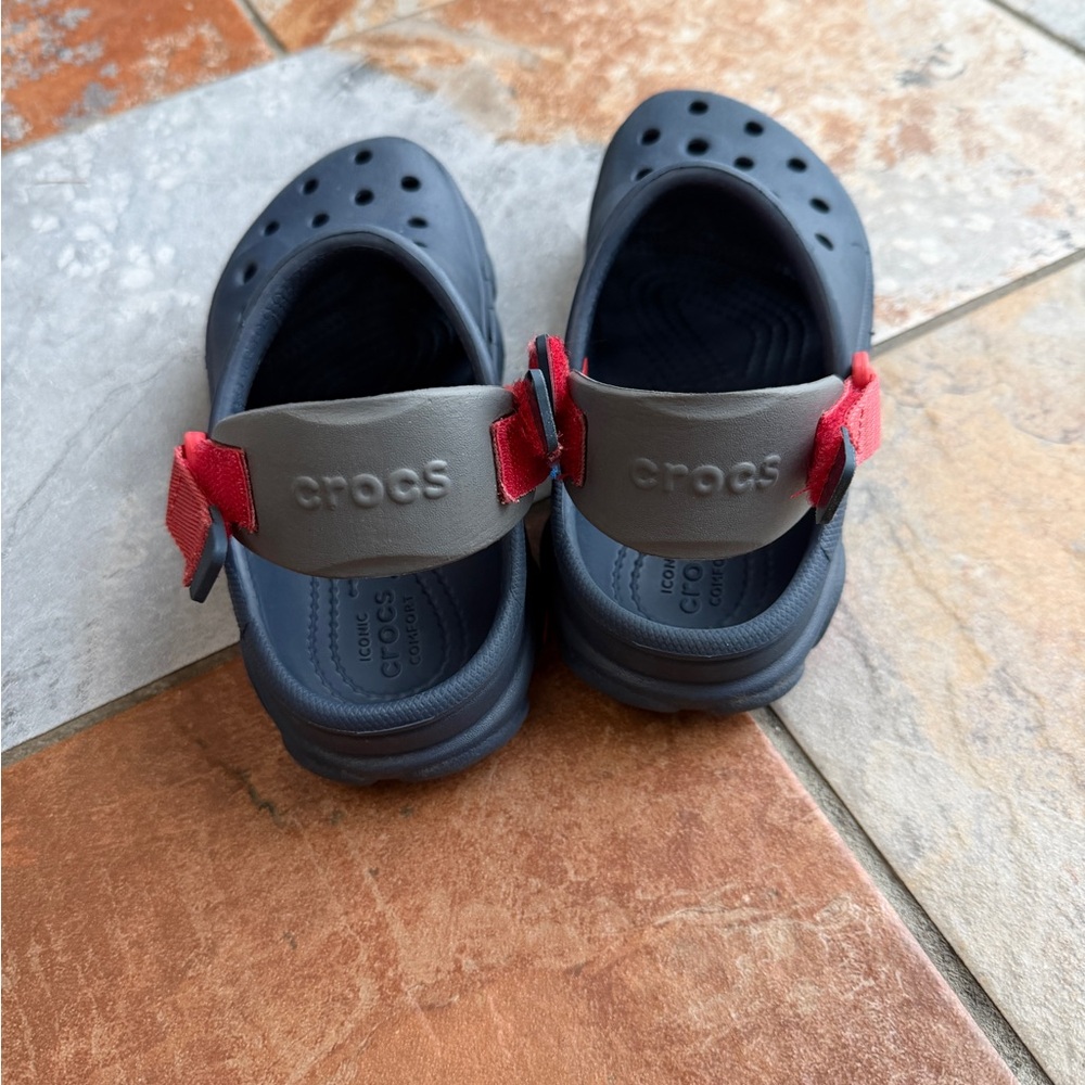 Kids size 2 all terrain Crocs - Picture 3 of 4